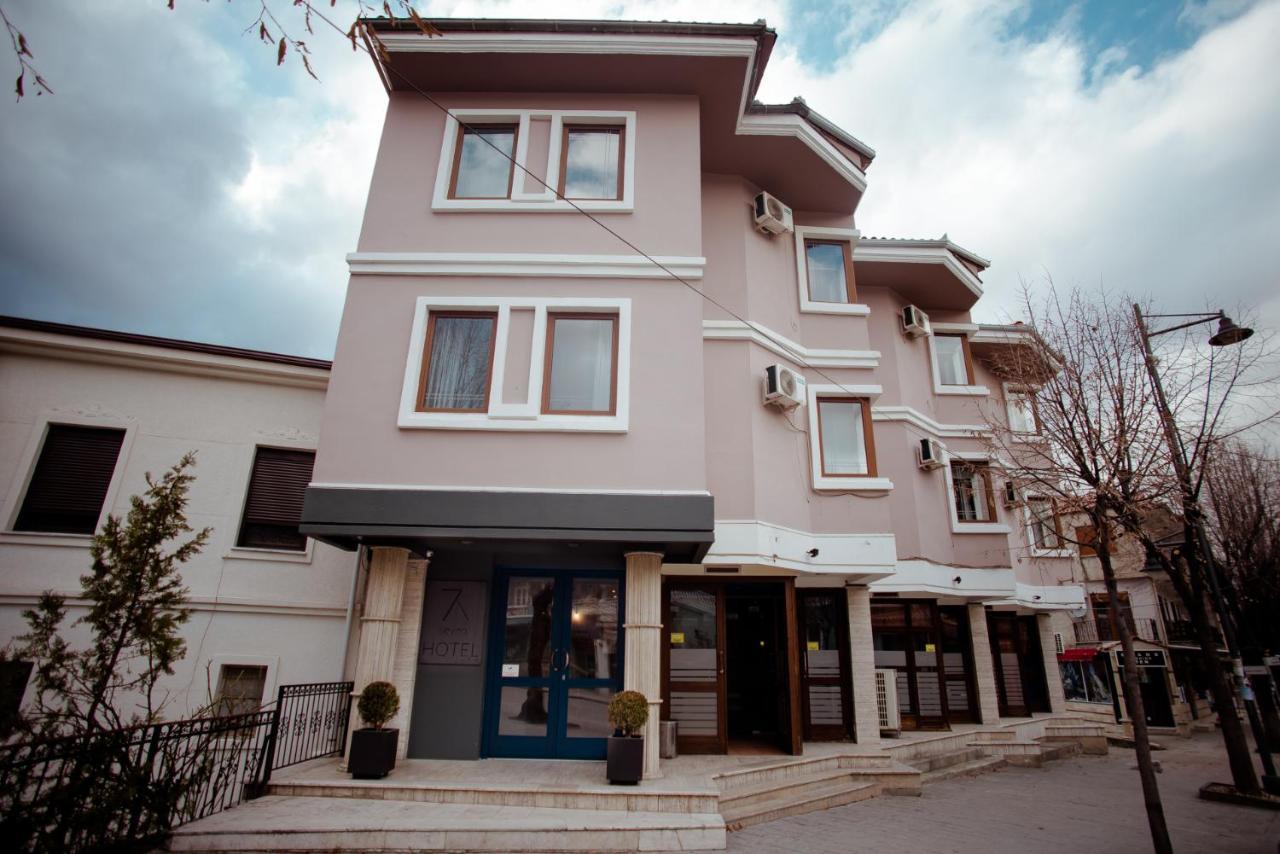 7Seven Hotel Korce Exteriér fotografie